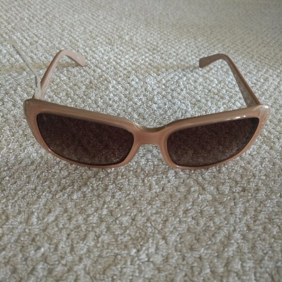 BRAND NEW WOMENS VALENTINO RECTANGULAR SUNGLASSES - NUDE COLOR WITH CARVED ROSES main image 11
